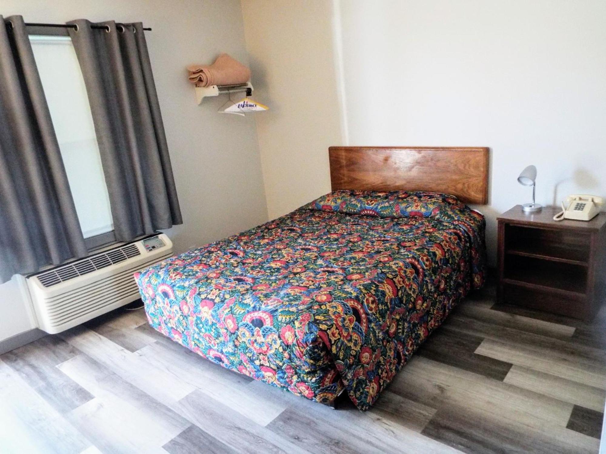 Davis Motel North Lima Екстериор снимка
