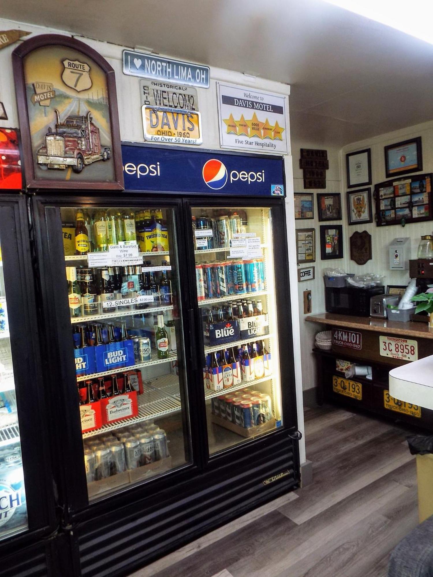 Davis Motel North Lima Екстериор снимка