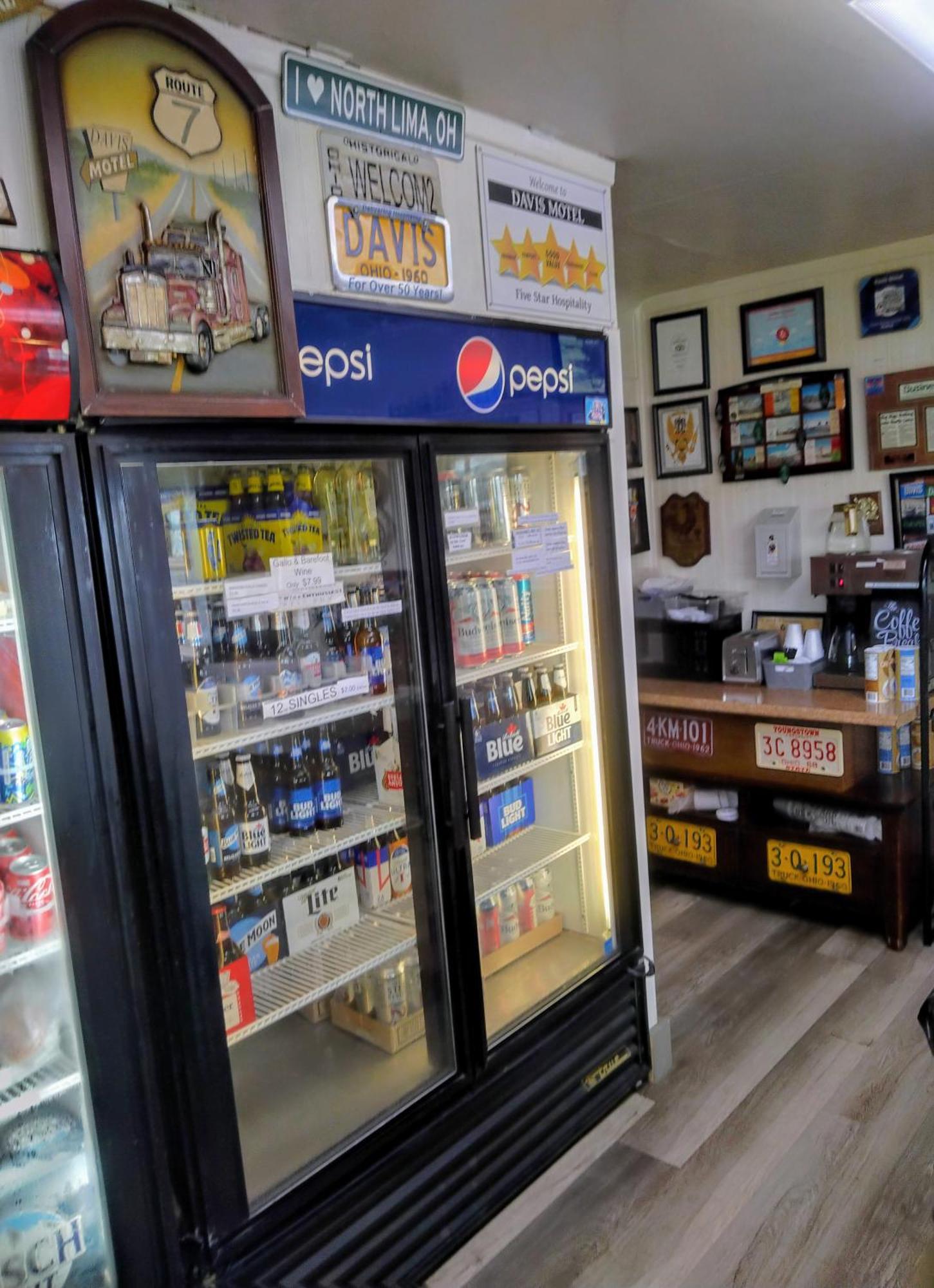 Davis Motel North Lima Екстериор снимка
