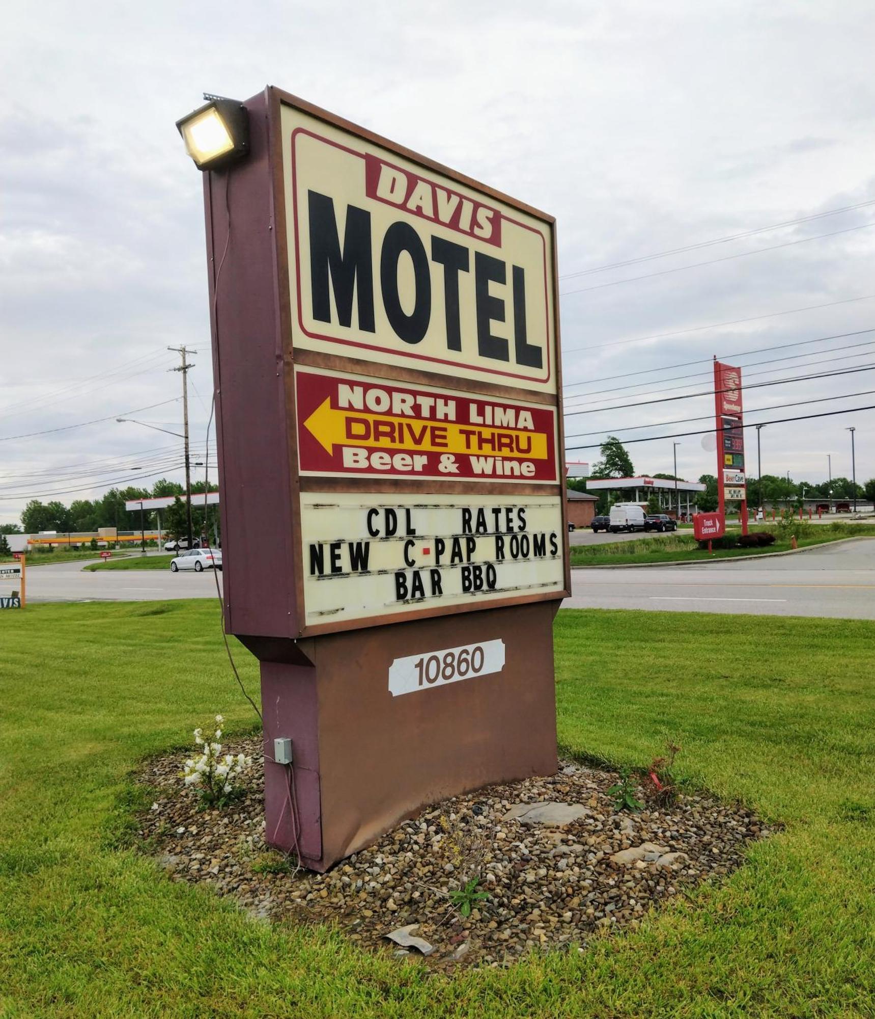 Davis Motel North Lima Екстериор снимка