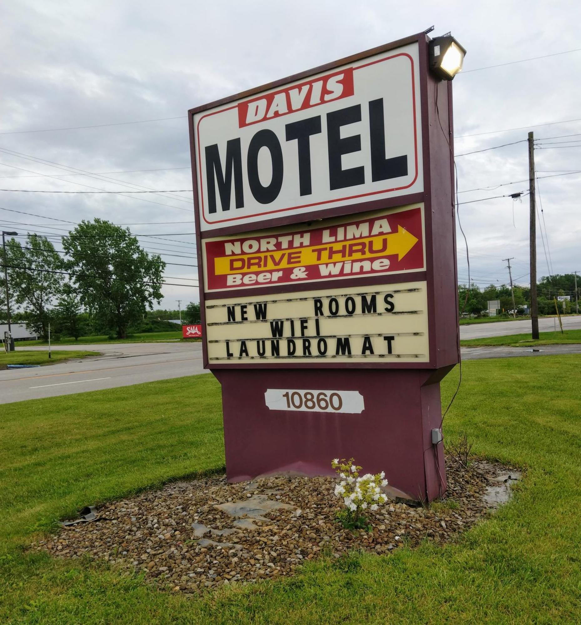 Davis Motel North Lima Екстериор снимка