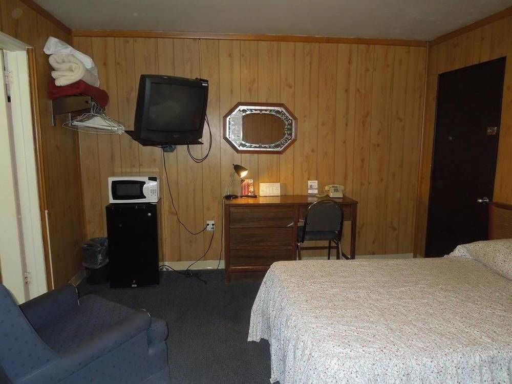 Davis Motel North Lima Екстериор снимка