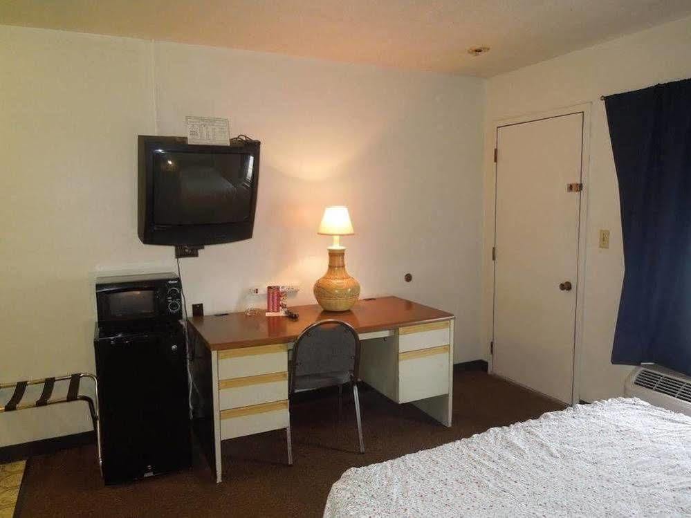 Davis Motel North Lima Екстериор снимка