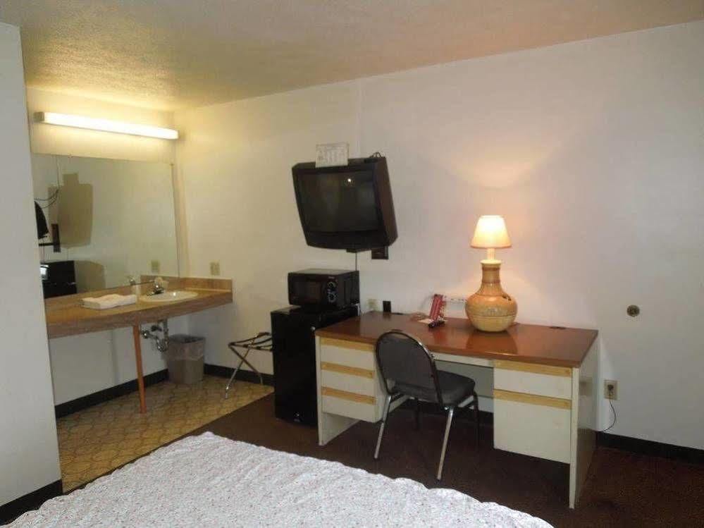 Davis Motel North Lima Екстериор снимка