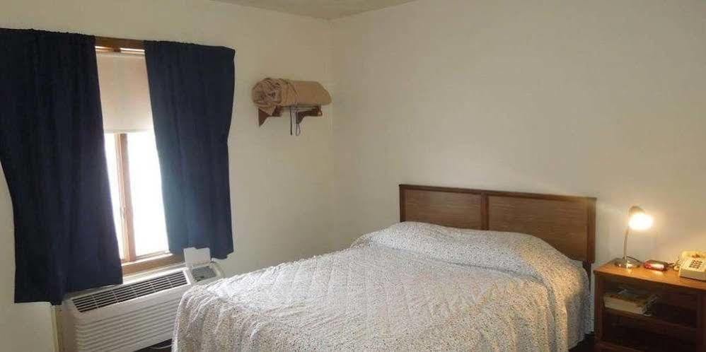 Davis Motel North Lima Екстериор снимка